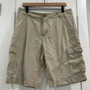 Patagonia Size 34 Men’s Khaki Cargo Shorts